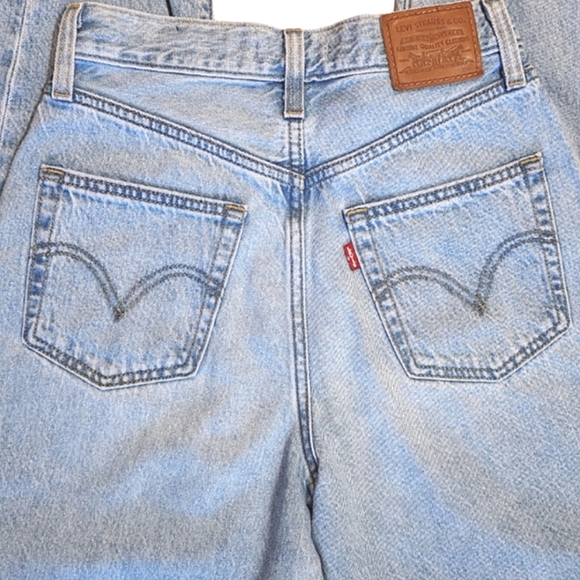 Levi's High Loose Taper Jeans Light Wash High Waist Relaxed Fit 90s Style W26 - Picture 7 of 14